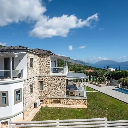 White カラヴォミロス