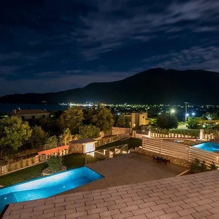 White ヴィラ カラヴォミロス