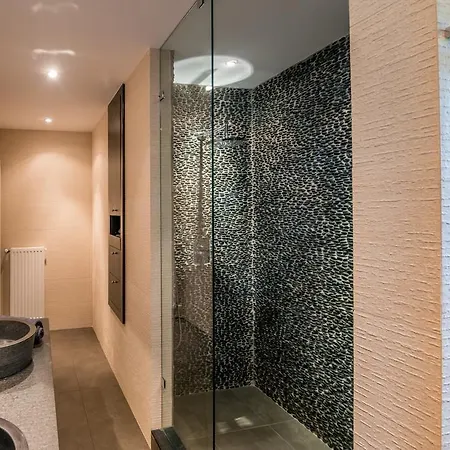 ヴィラ White カラヴォミロス