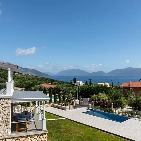 White カラヴォミロス