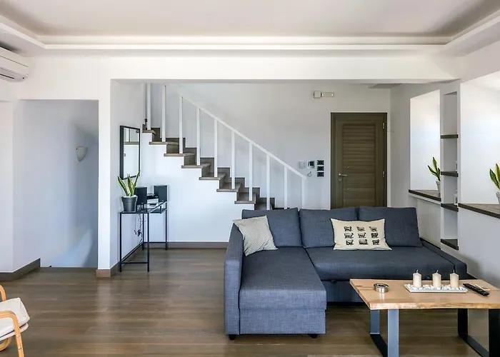 Vila White Karavomylos